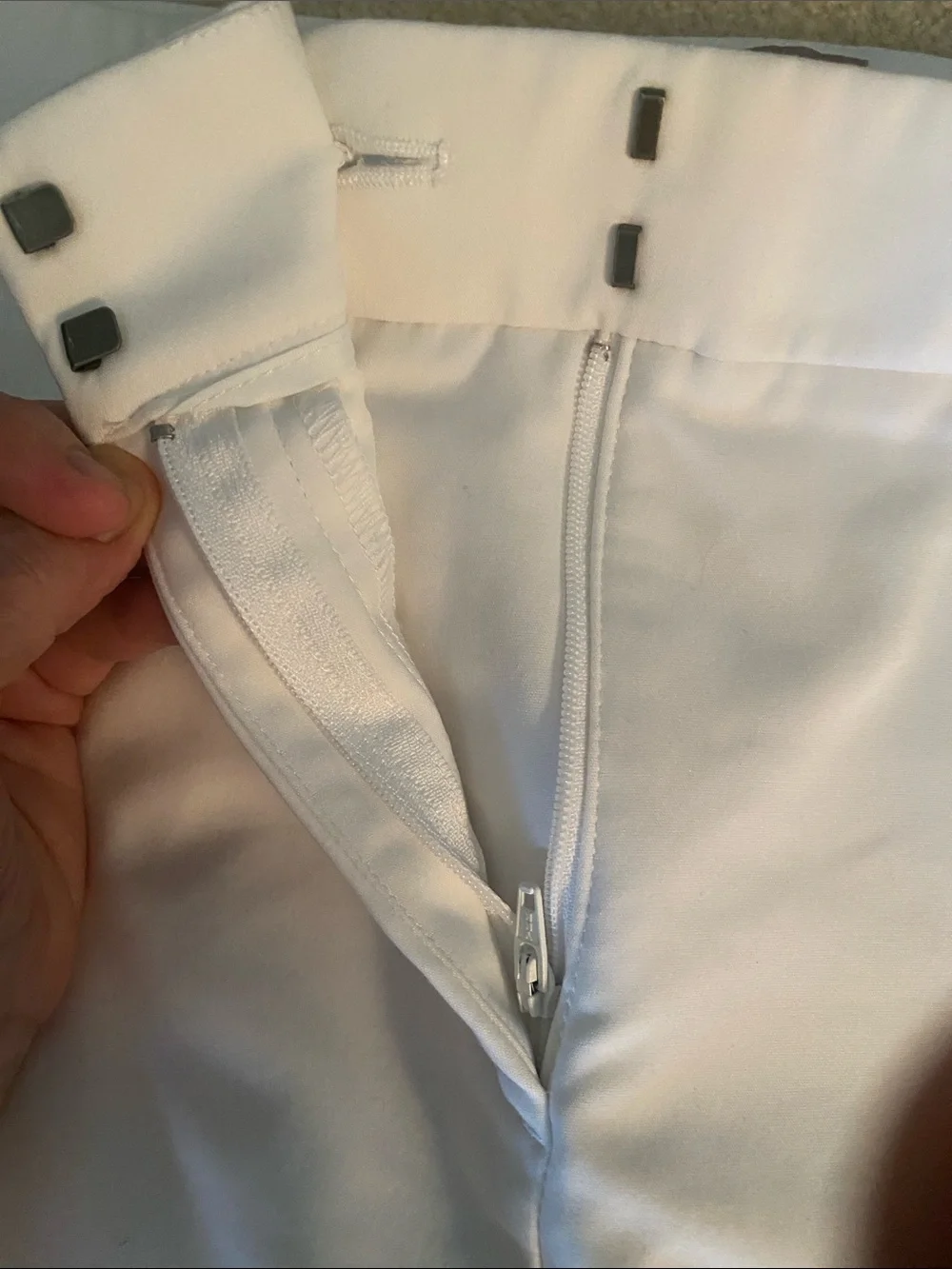 Chicos fabulously slimming white capris size Chicos -2 - Picture 2 of 5